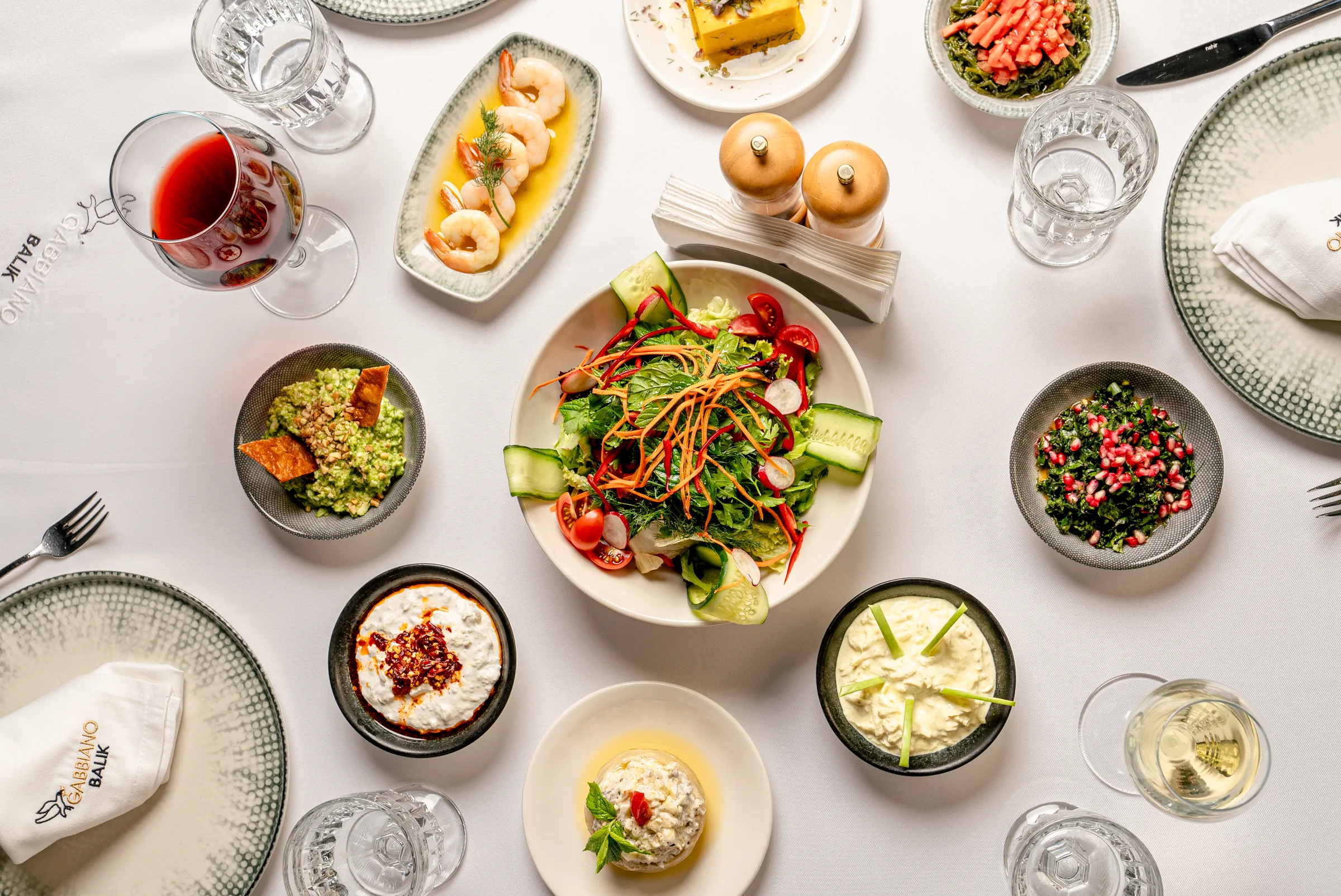 Meze seçkisi — üstten kurulum
