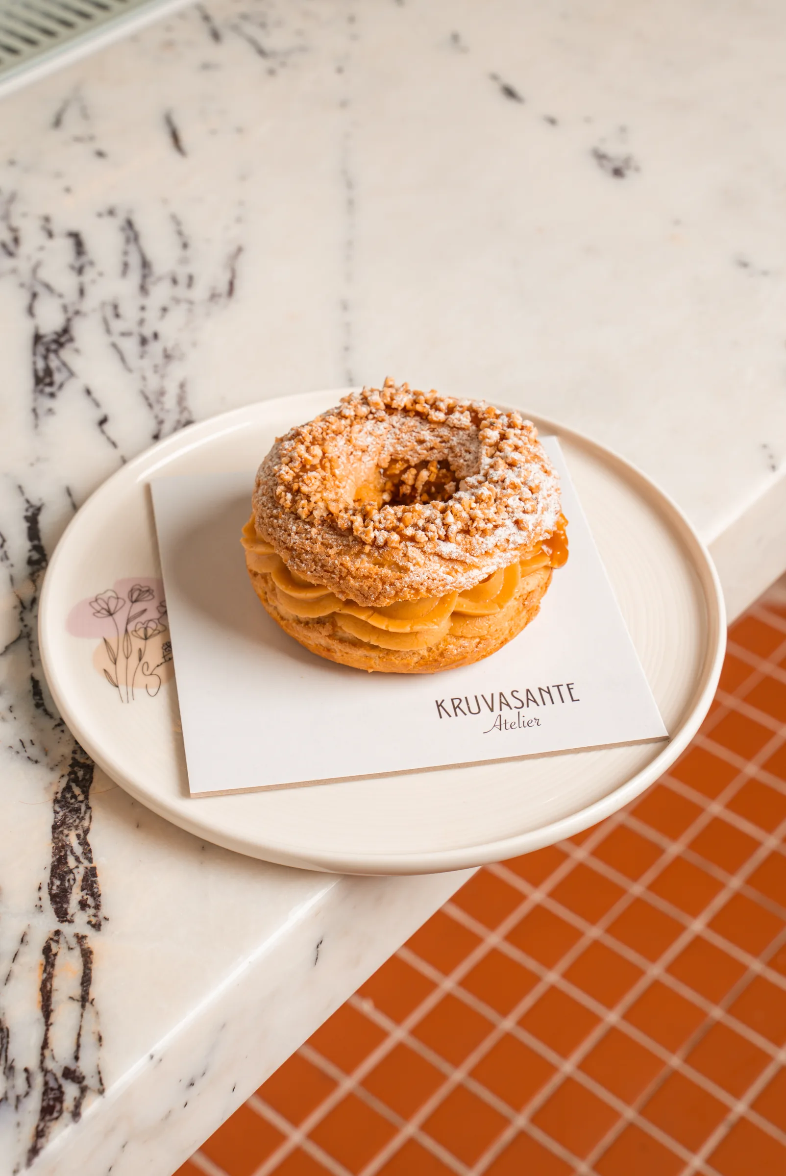 Karamel kremalı Paris-Brest — Kruvasante Atelier kartıyla